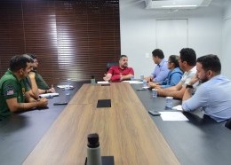 Secretários Diego Rolim e Murilo Andrade com equipes técnicas durante reunião na Seap
